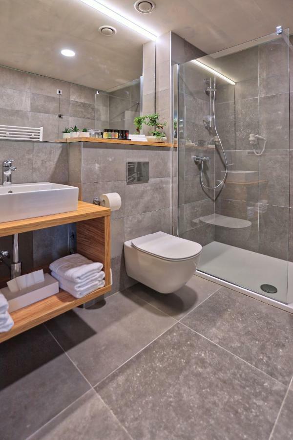 Hotel Olea Novalja Ngoại thất bức ảnh