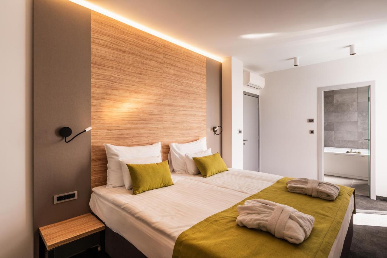 Hotel Olea Novalja Ngoại thất bức ảnh